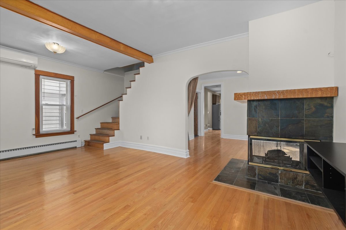 4029 N Albany Avenue