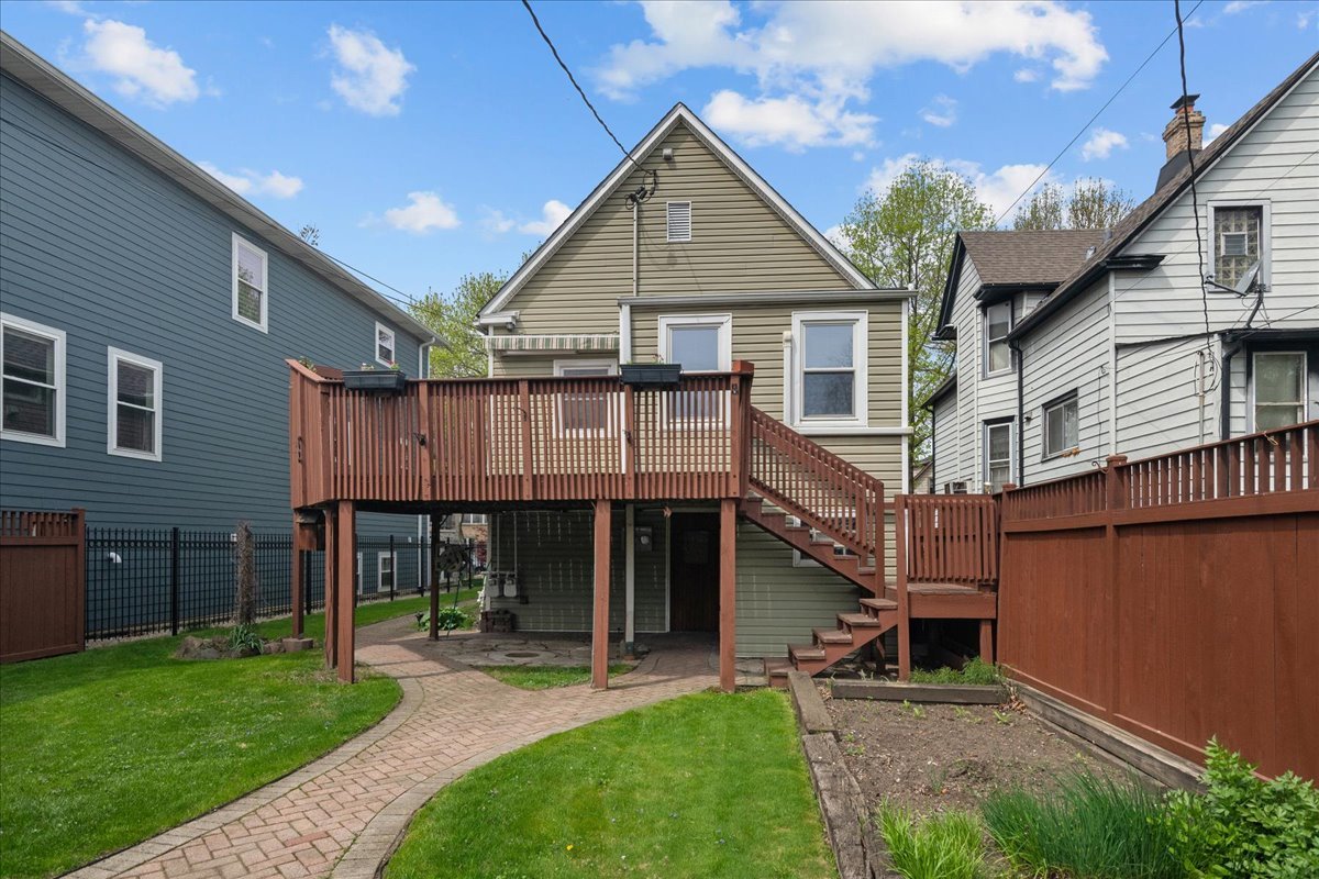 4029 N Albany Avenue