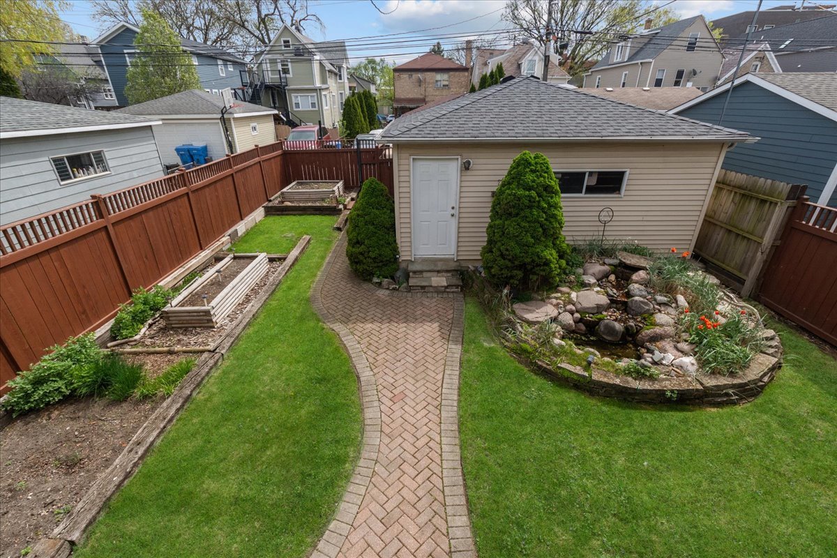 4029 N Albany Avenue