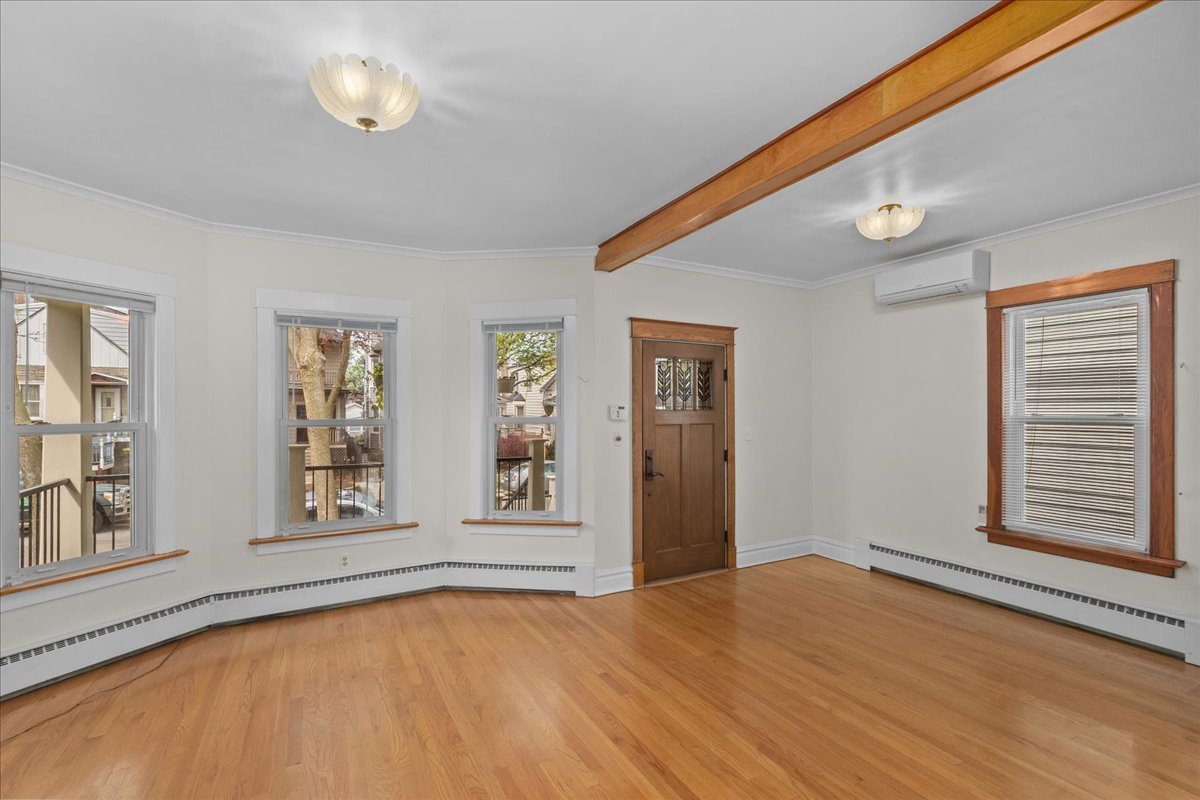 4029 N Albany Avenue