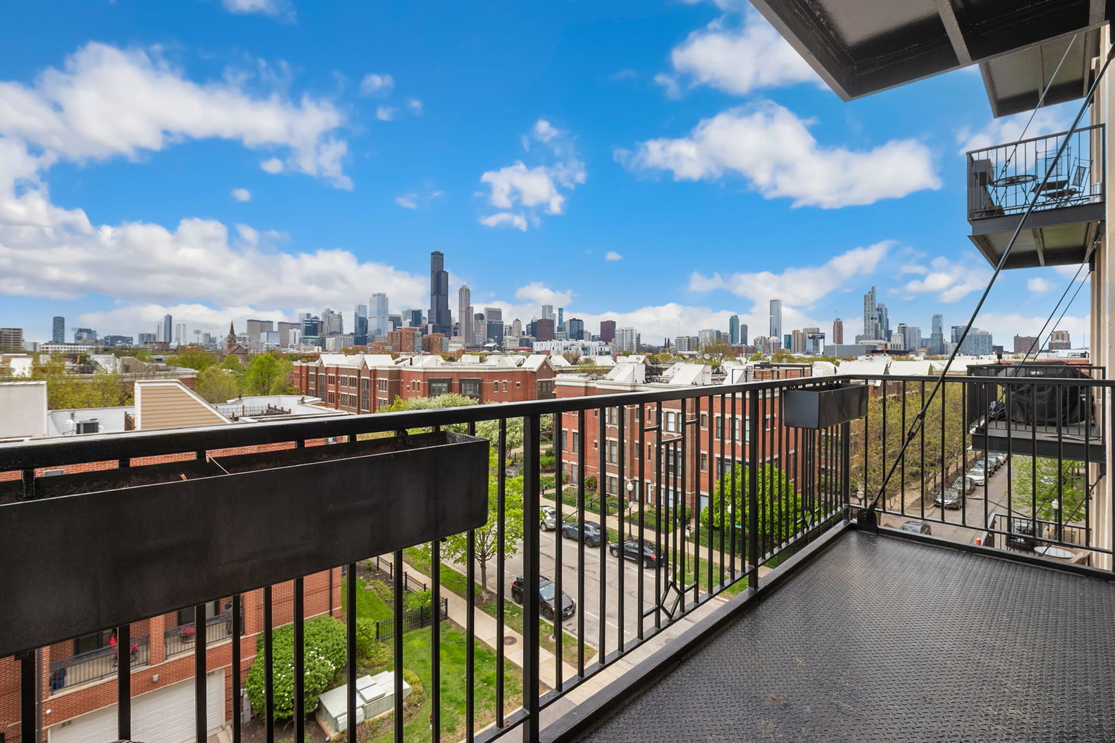 1525 S Sangamon Street Unit: 402