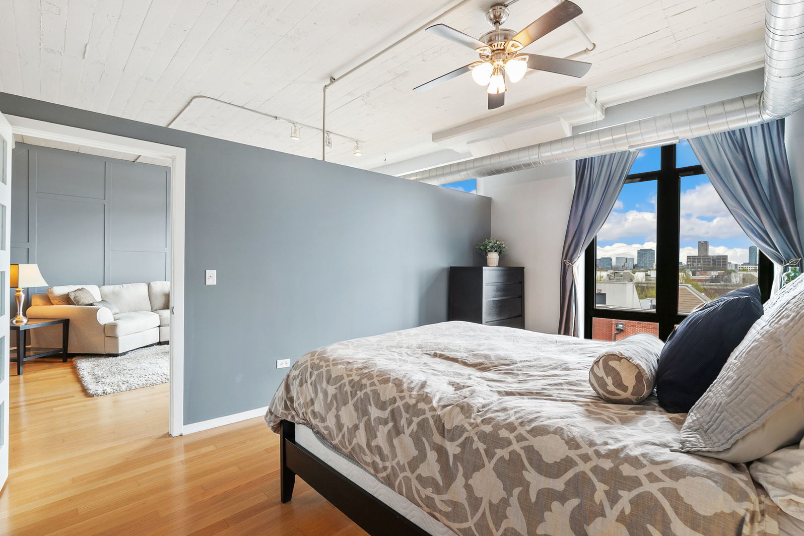 1525 S Sangamon Street Unit: 402