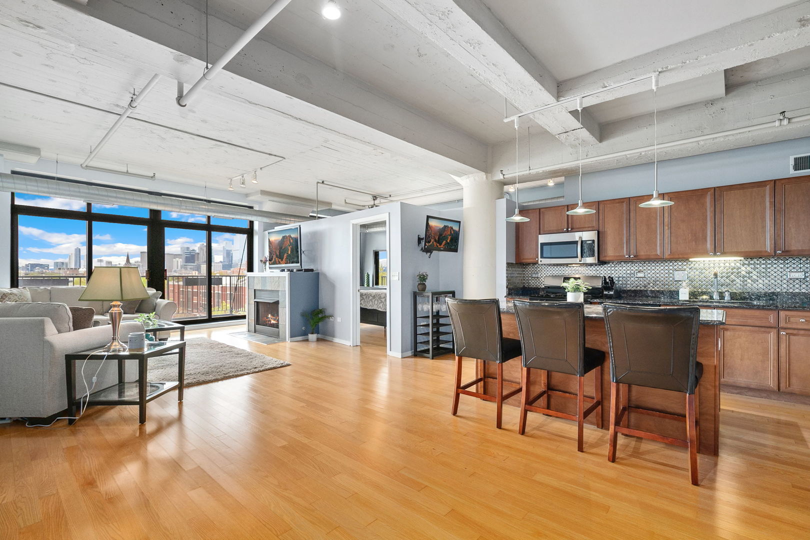 1525 S Sangamon Street Unit: 402