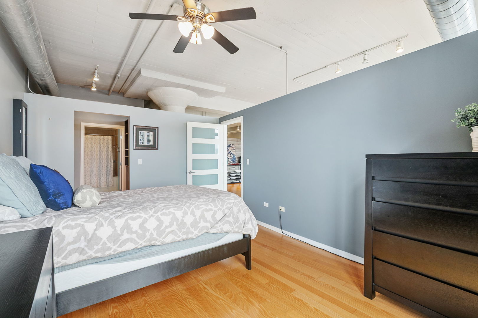 1525 S Sangamon Street Unit: 402