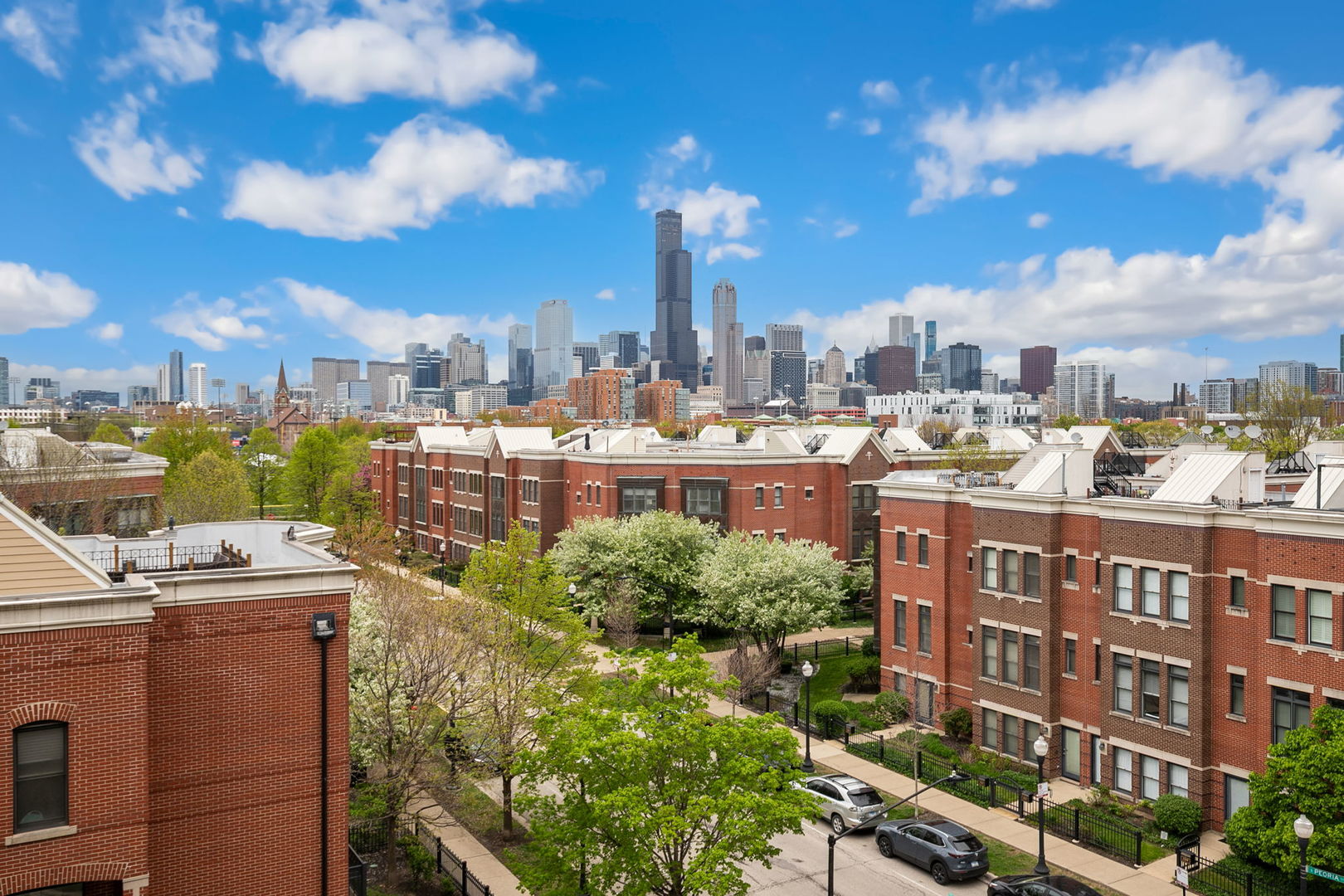 1525 S Sangamon Street Unit: 402