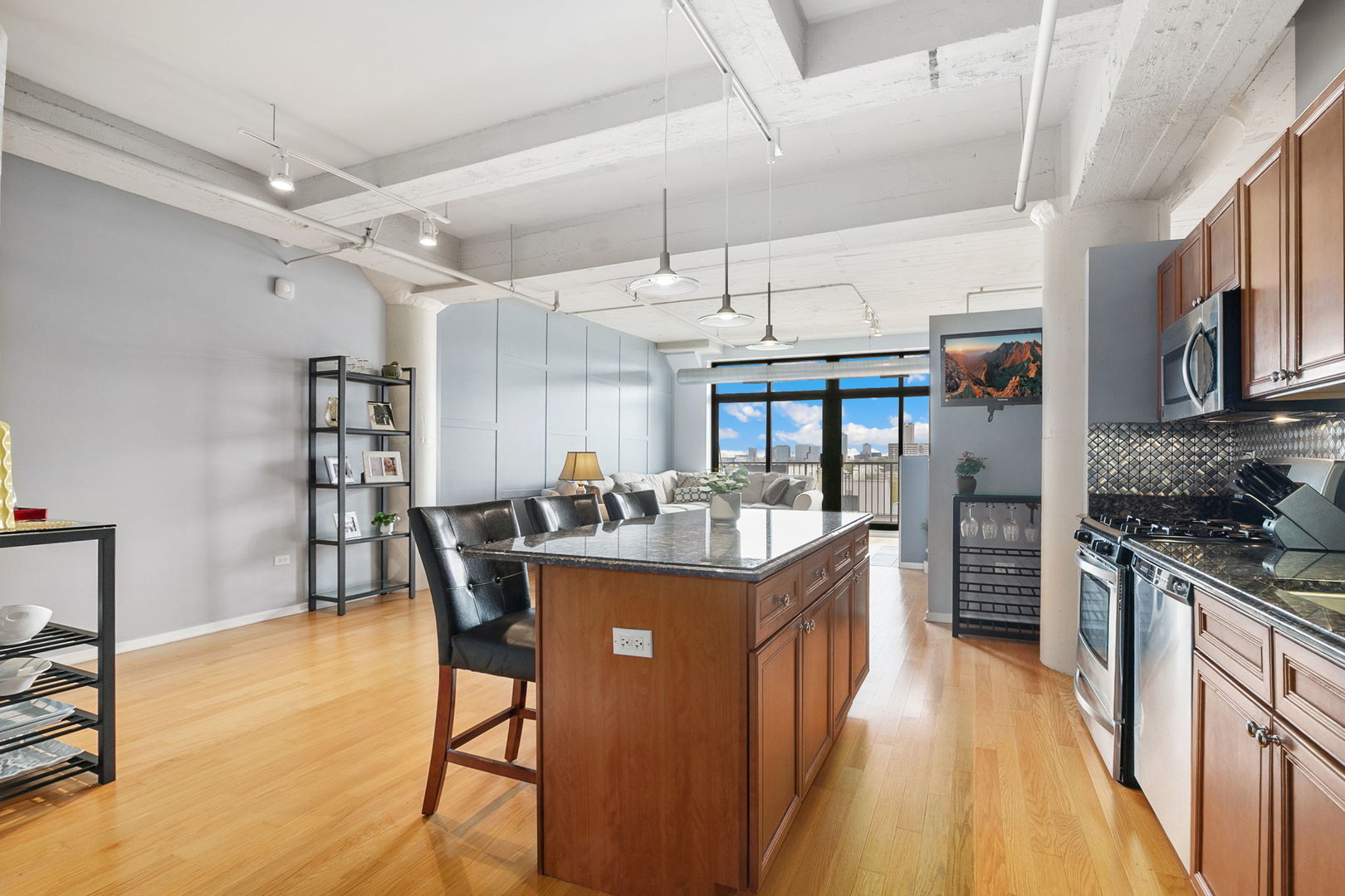 1525 S Sangamon Street Unit: 402