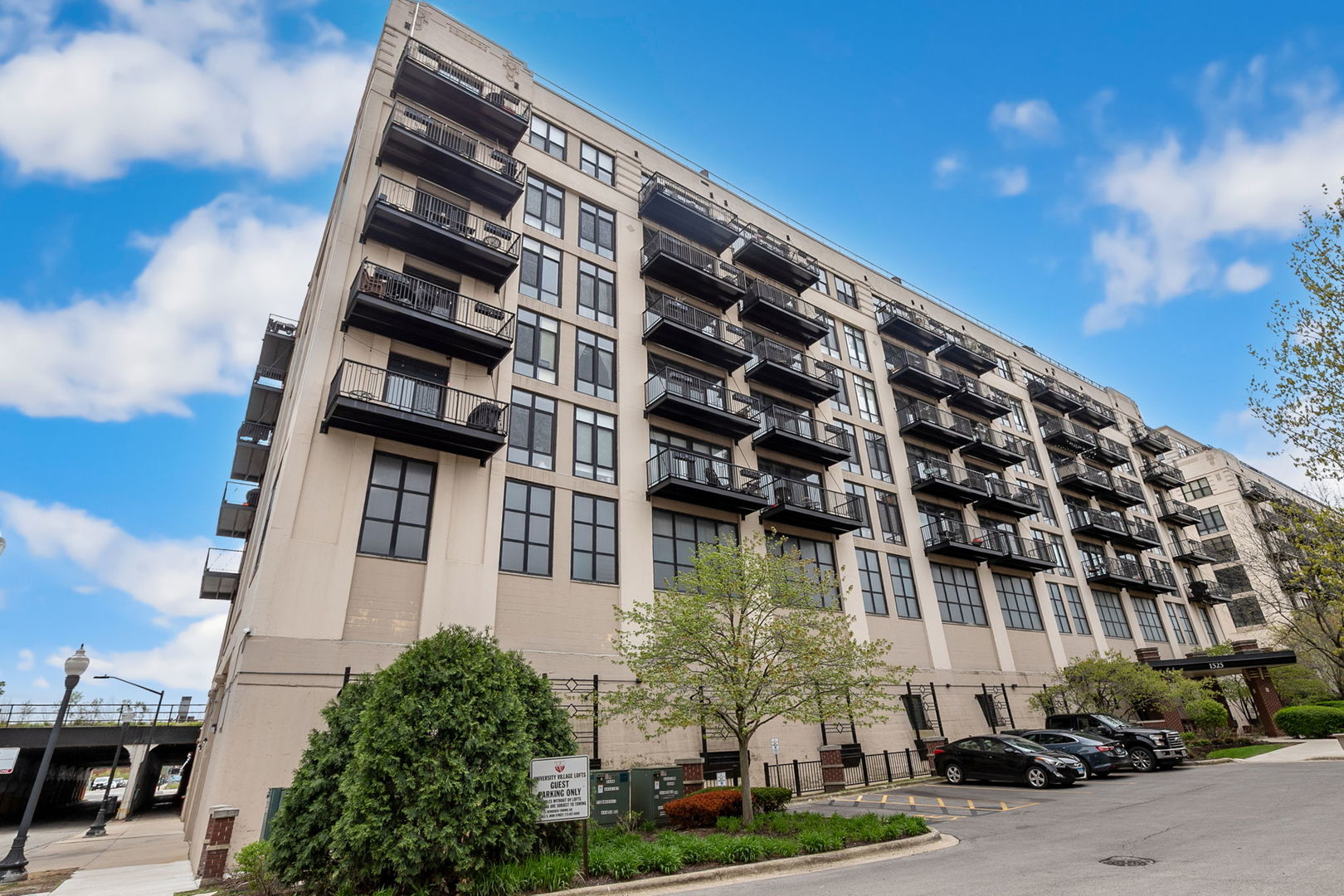 1525 S Sangamon Street Unit: 402