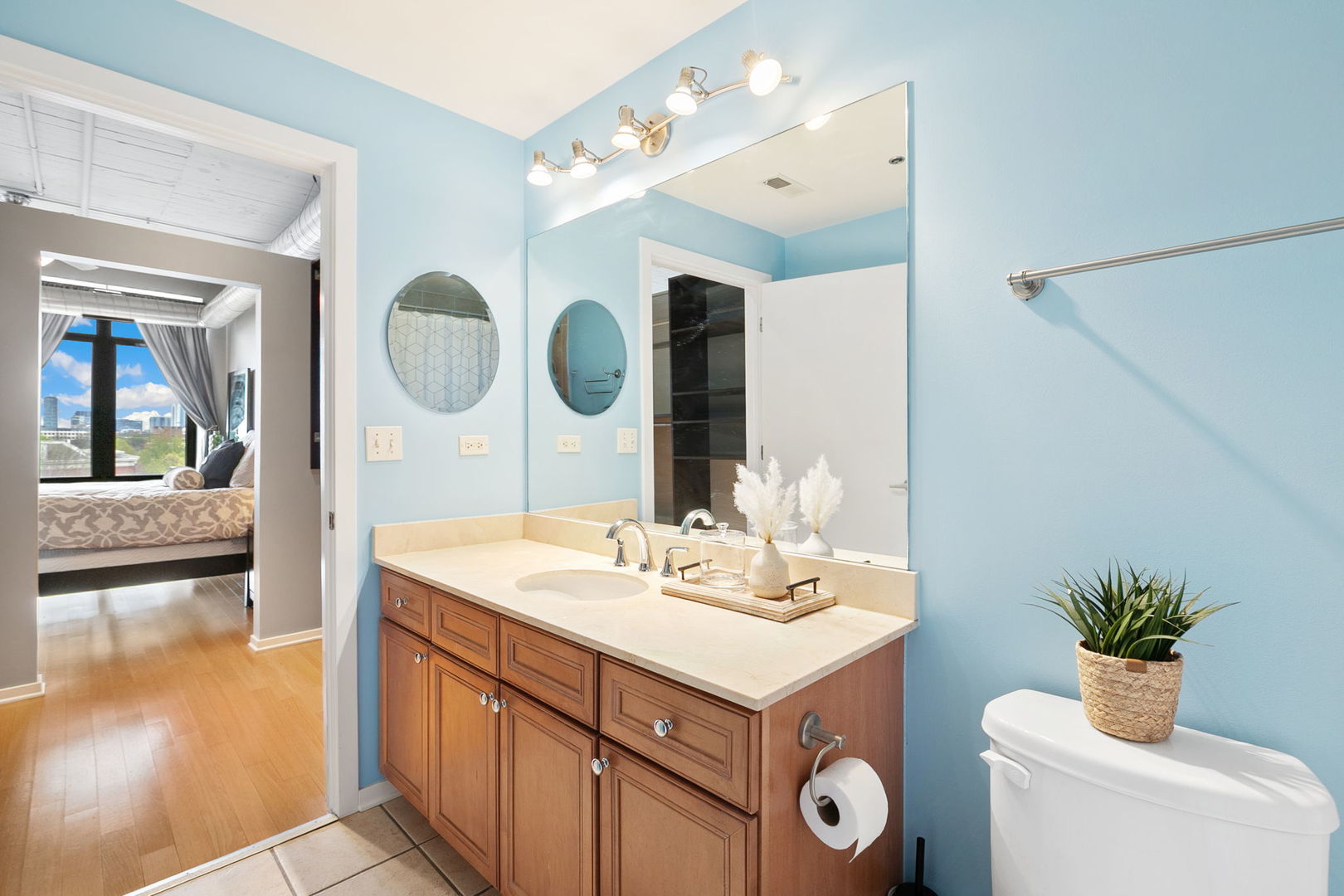 1525 S Sangamon Street Unit: 402