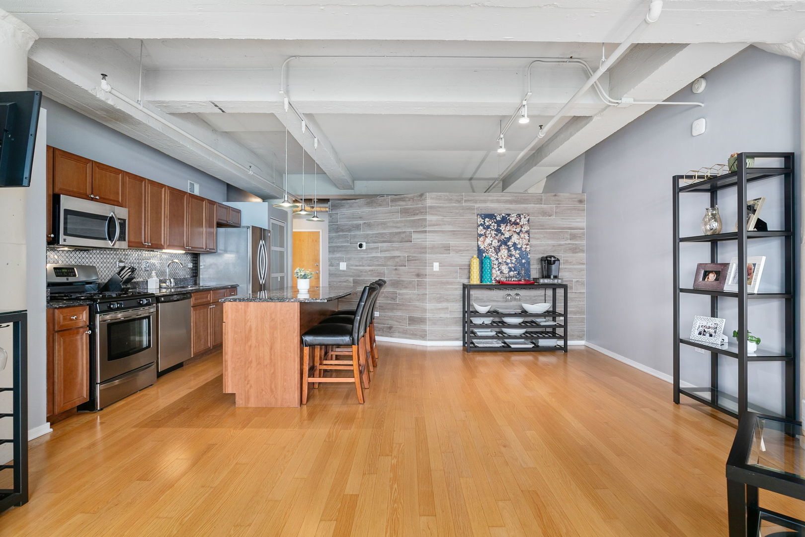 1525 S Sangamon Street Unit: 402