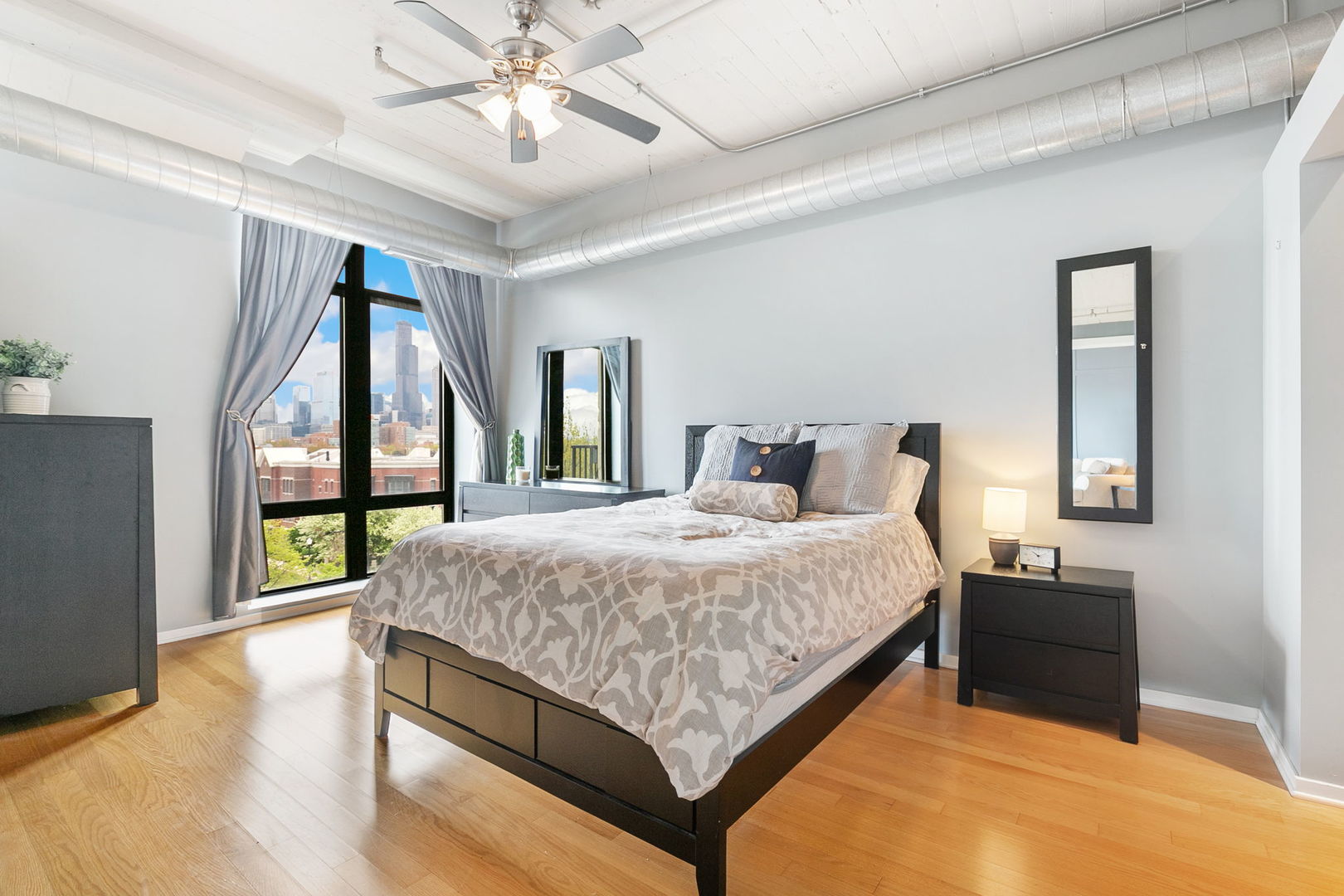 1525 S Sangamon Street Unit: 402