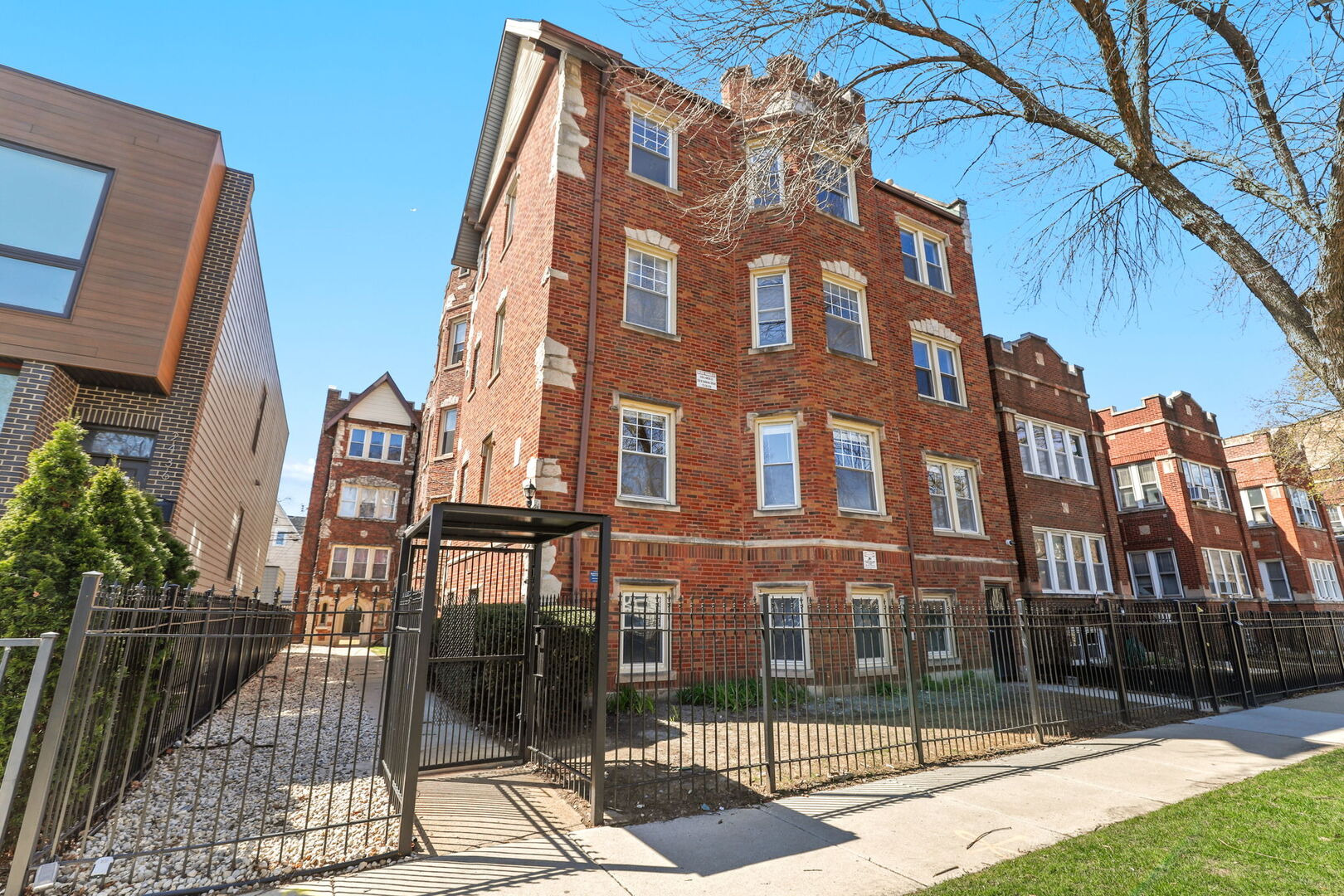2438 N Hamlin Avenue Unit: 1A