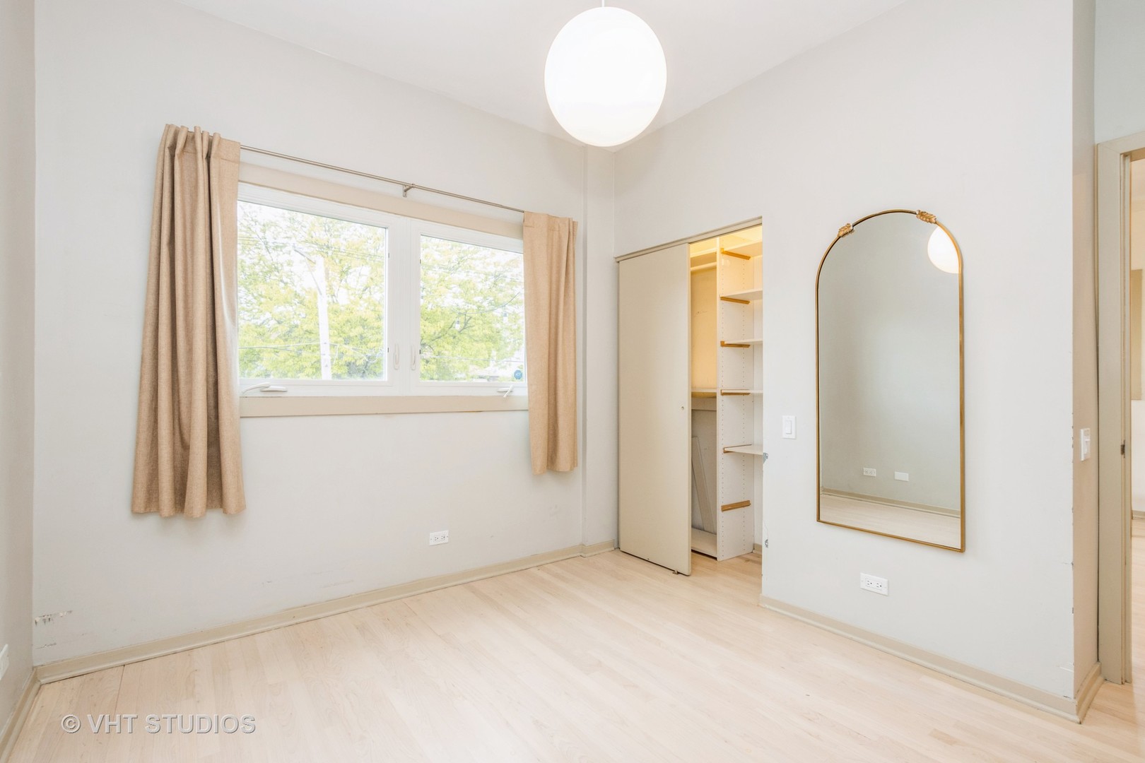 1228 W GLENLAKE Avenue Unit: 2