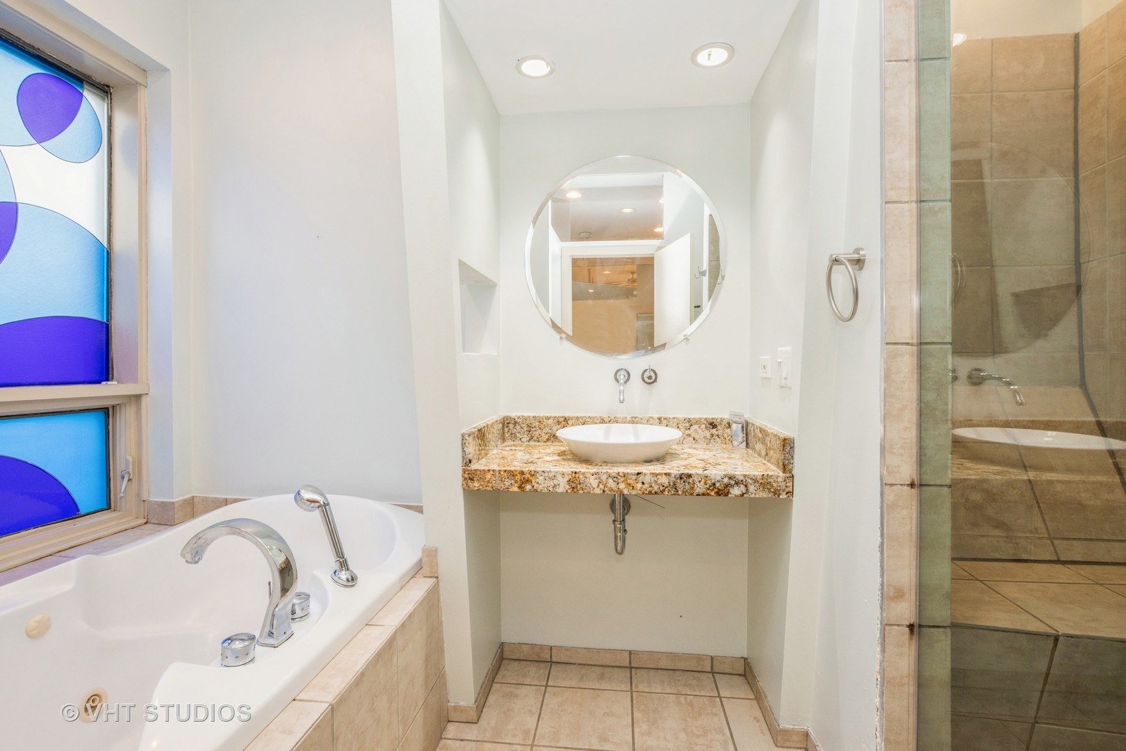 1228 W GLENLAKE Avenue Unit: 2