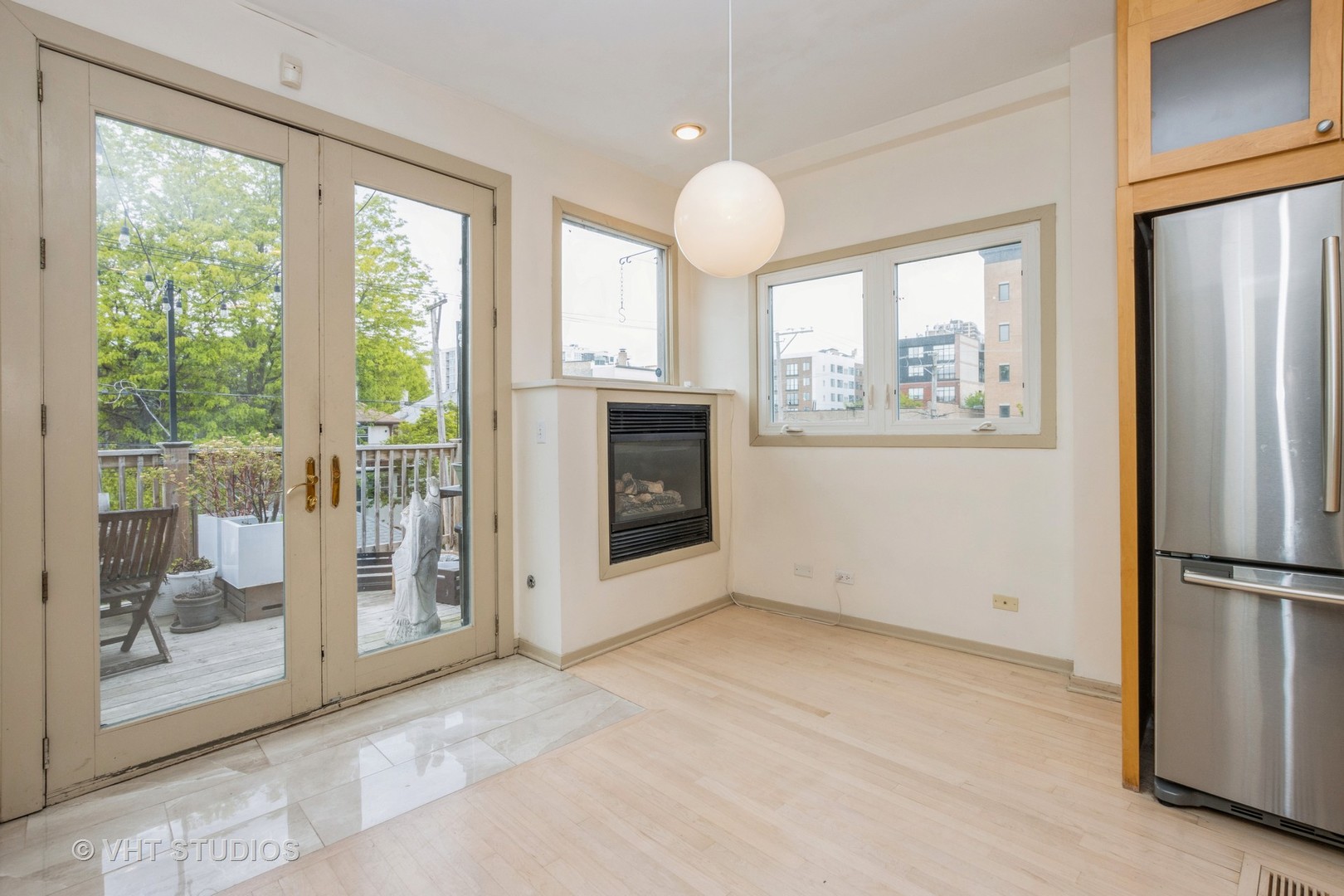 1228 W GLENLAKE Avenue Unit: 2