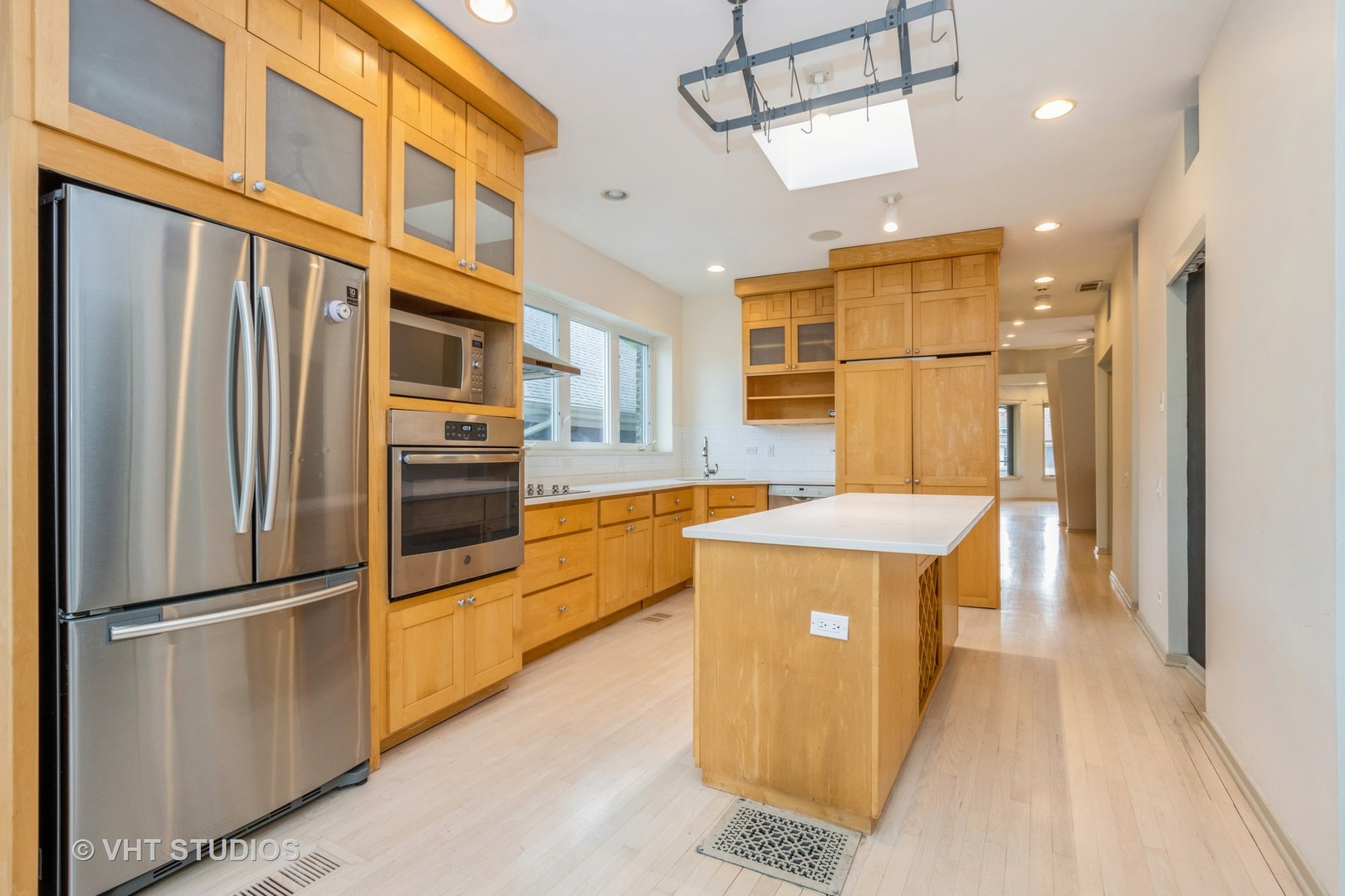 1228 W GLENLAKE Avenue Unit: 2