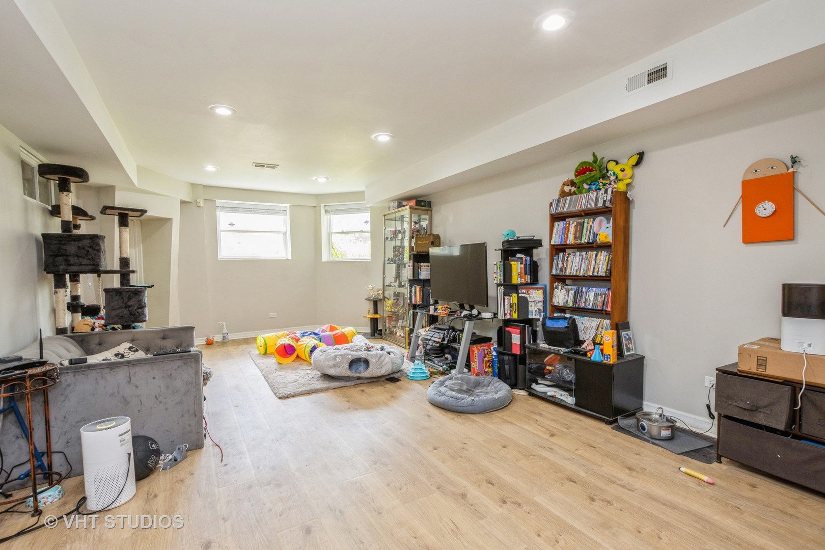 1228 W GLENLAKE Avenue Unit: 2