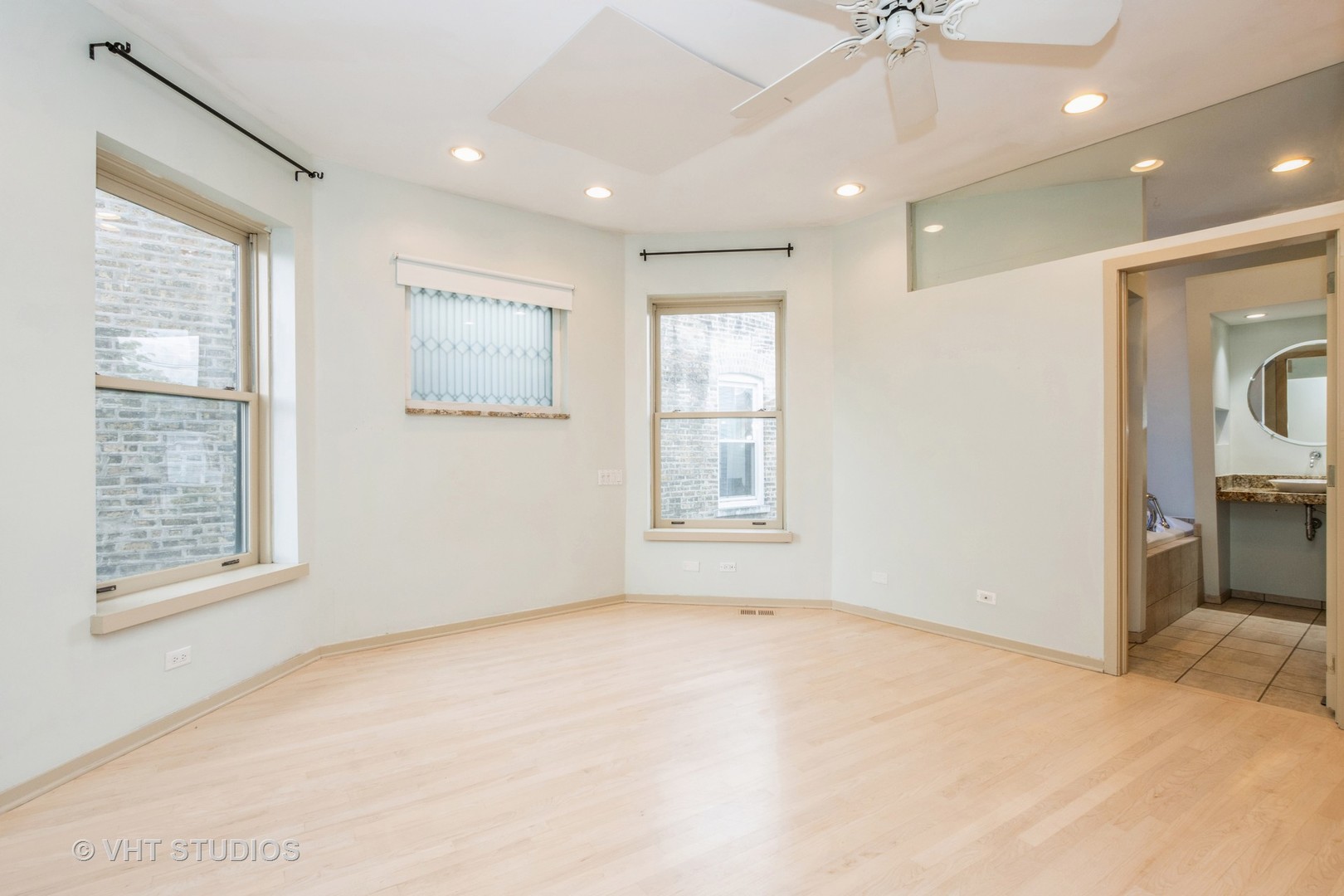 1228 W GLENLAKE Avenue Unit: 2