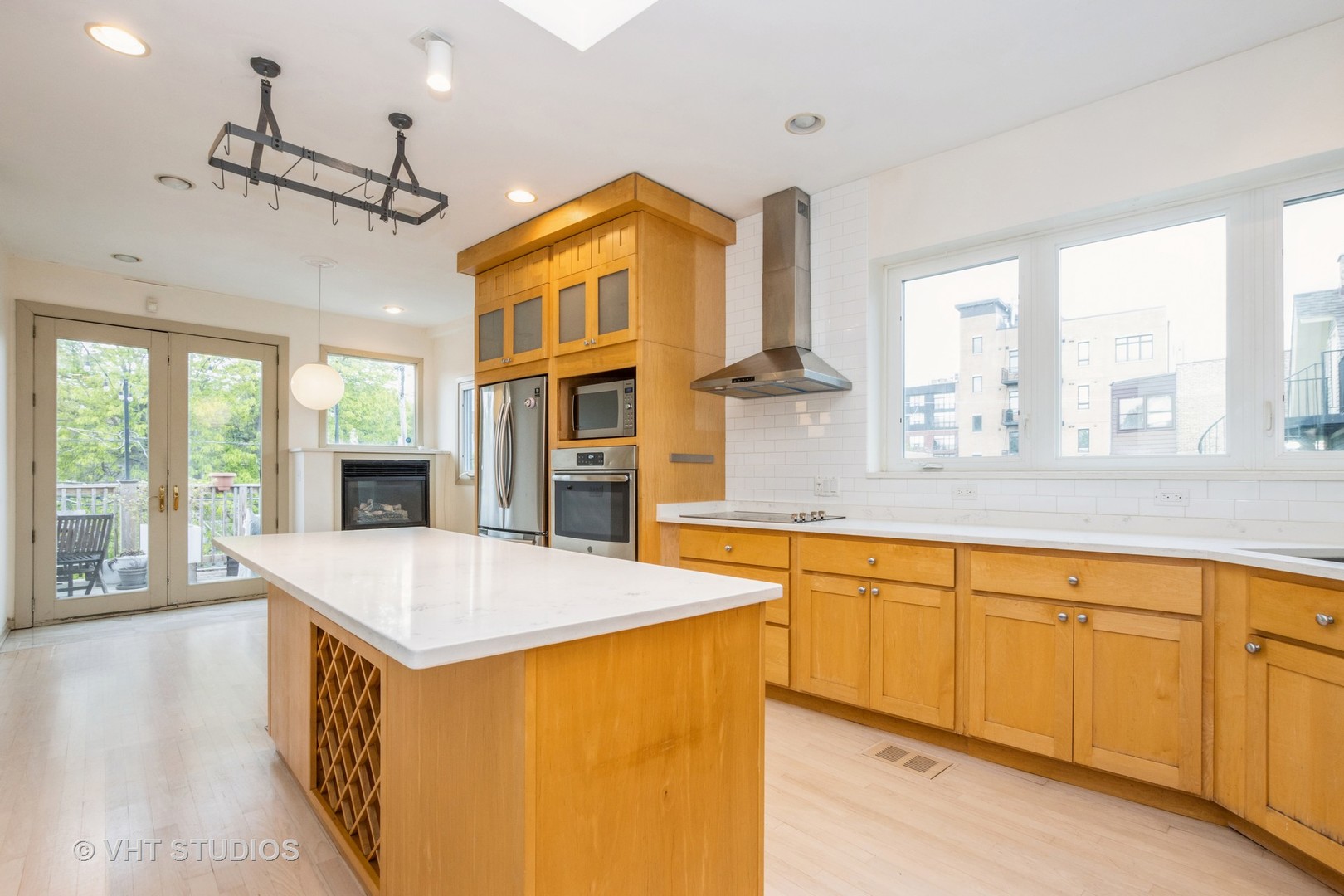 1228 W GLENLAKE Avenue Unit: 2