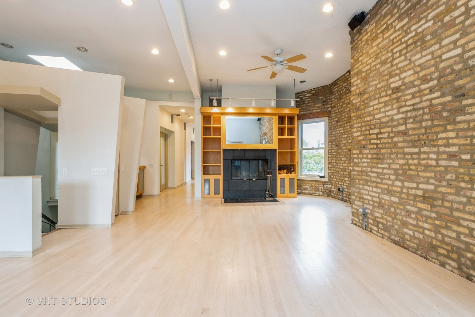 1228 W GLENLAKE Avenue Unit: 2