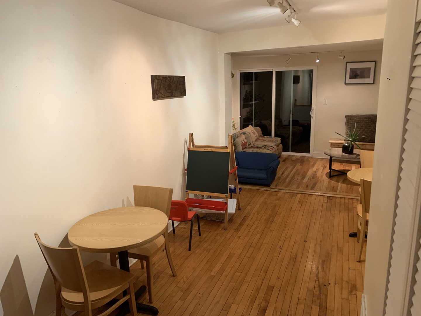 2553 W Fullerton Avenue