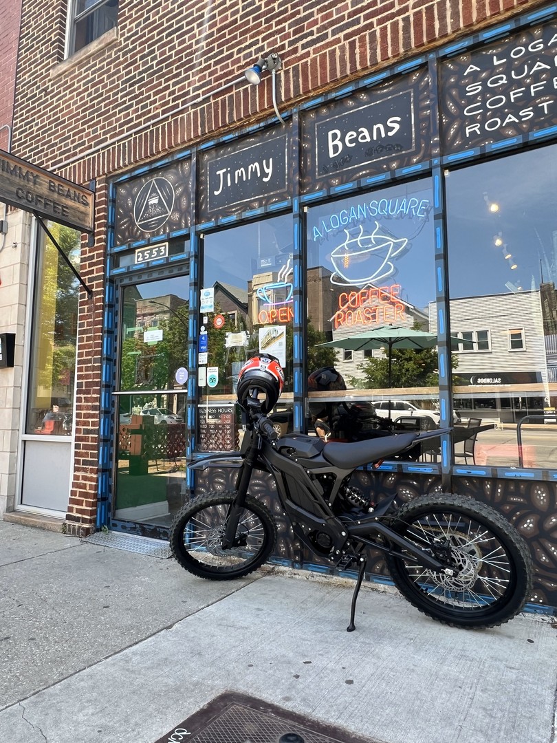 2553 W Fullerton Avenue