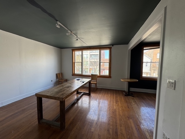 2553 W Fullerton Avenue