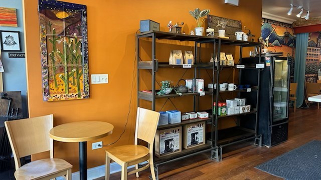 2553 W Fullerton Avenue