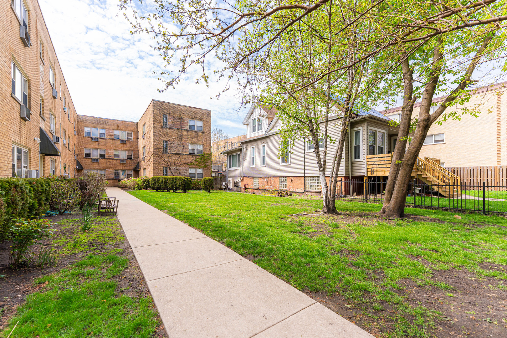 1709 W Estes Avenue Unit: 1S
