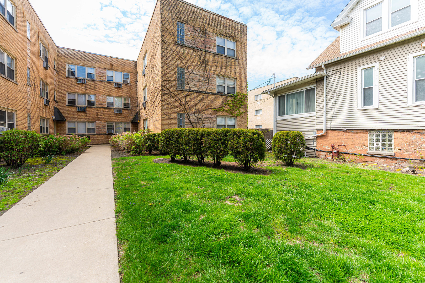 1709 W Estes Avenue Unit: 1S