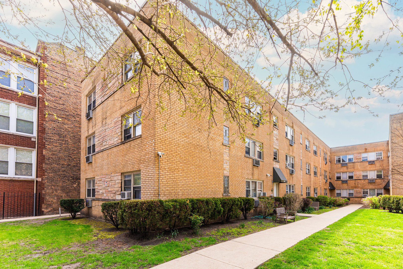 1709 W Estes Avenue Unit: 1S