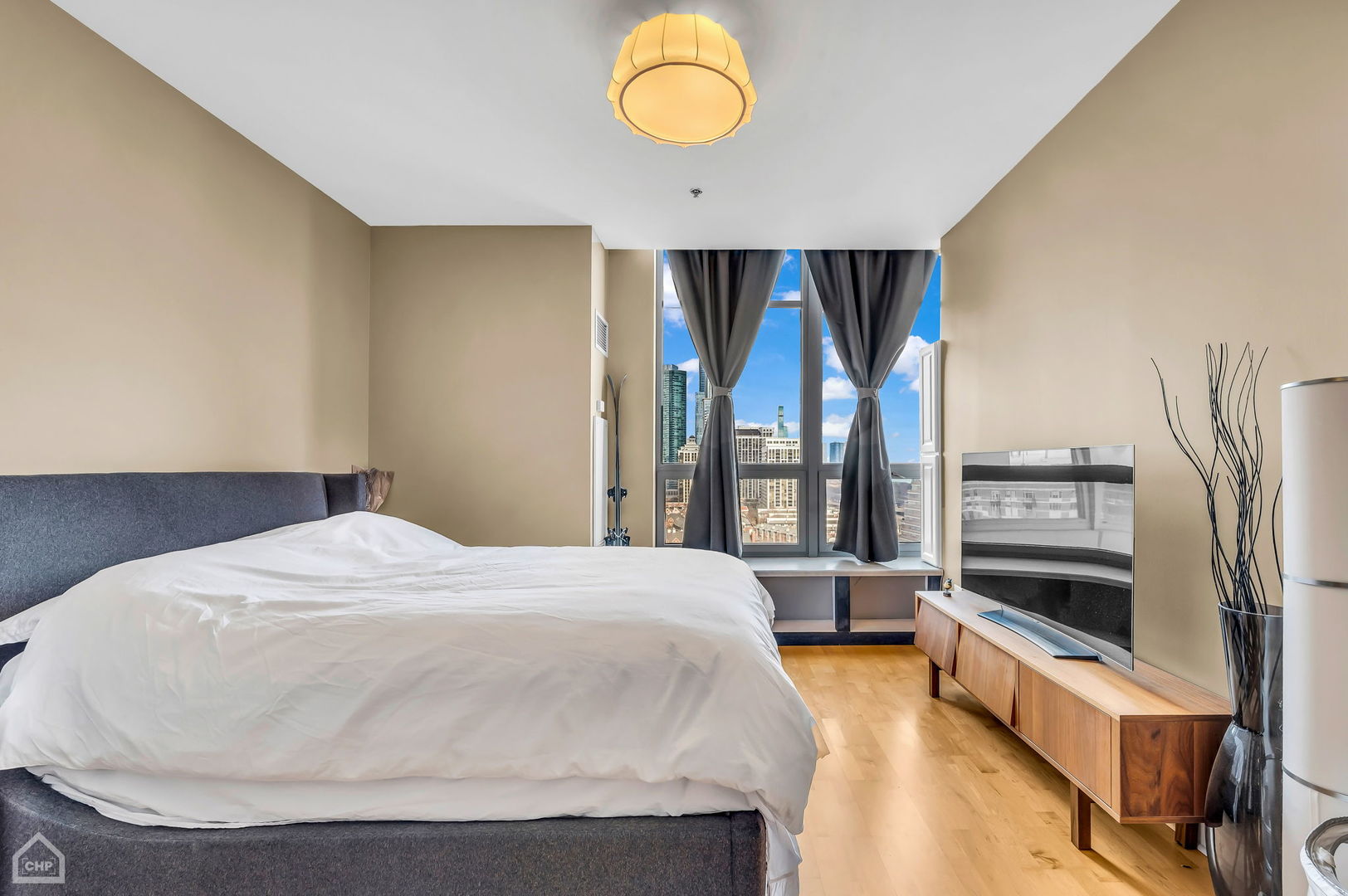 1600 S PRAIRIE Avenue Unit: 1603