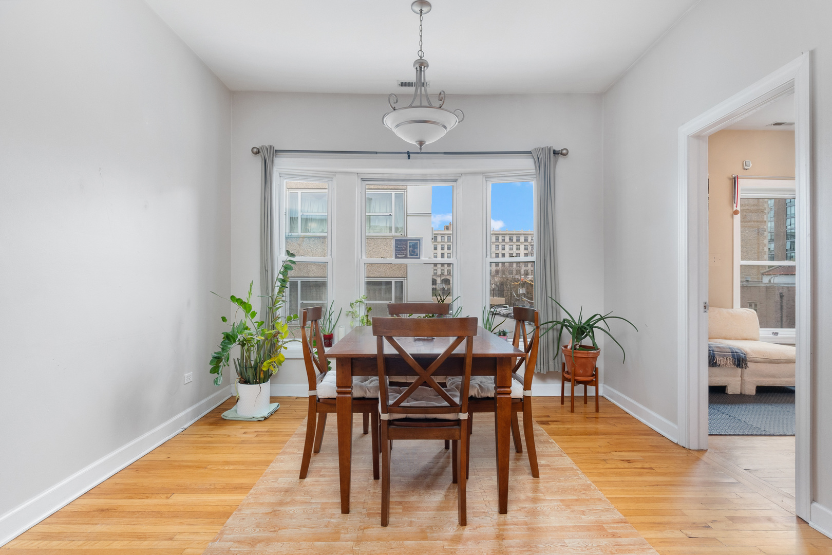 908 W Lakeside Place Unit: 3W