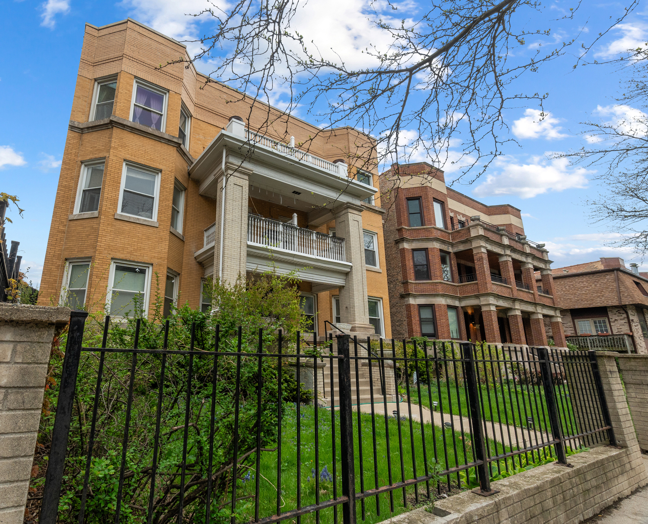 908 W Lakeside Place Unit: 3W