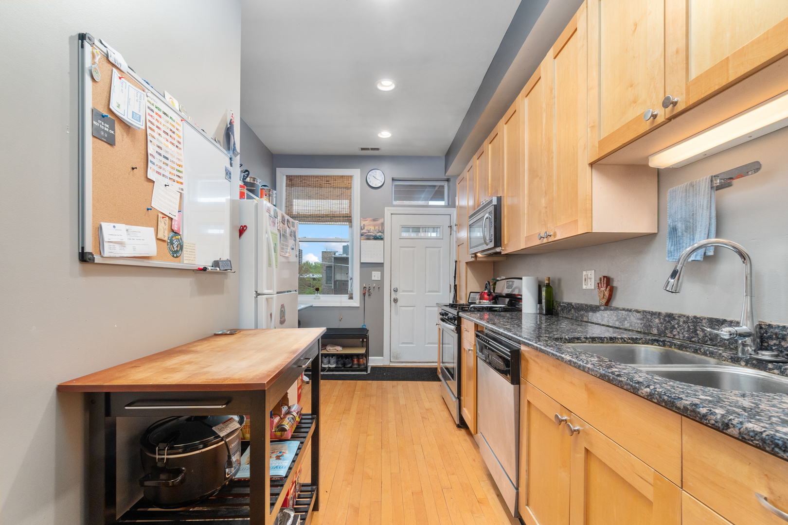 908 W Lakeside Place Unit: 3W