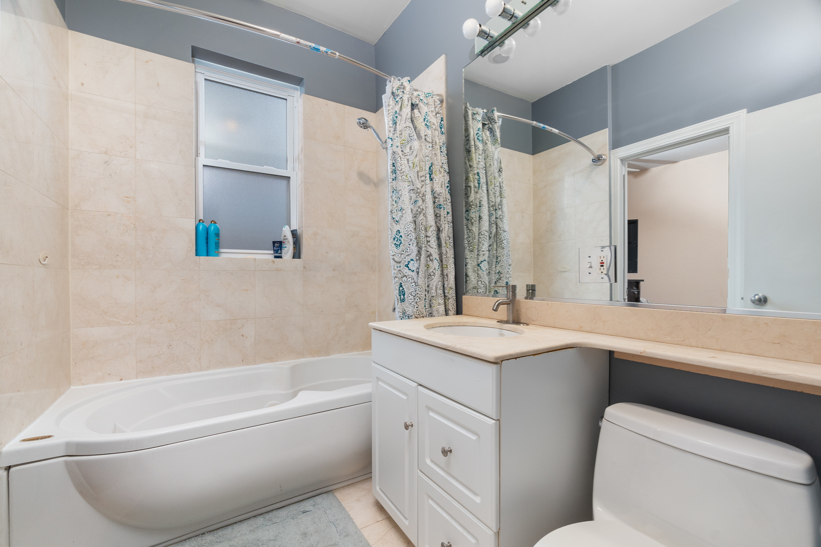 908 W Lakeside Place Unit: 3W