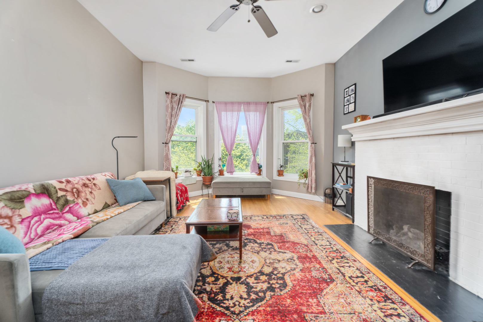 908 W Lakeside Place Unit: 3W