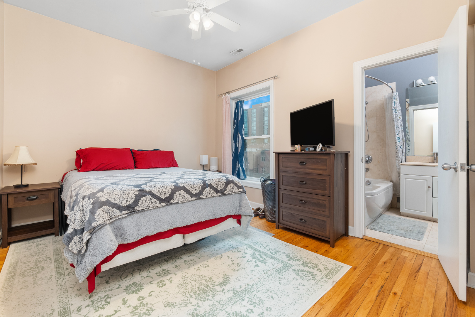 908 W Lakeside Place Unit: 3W