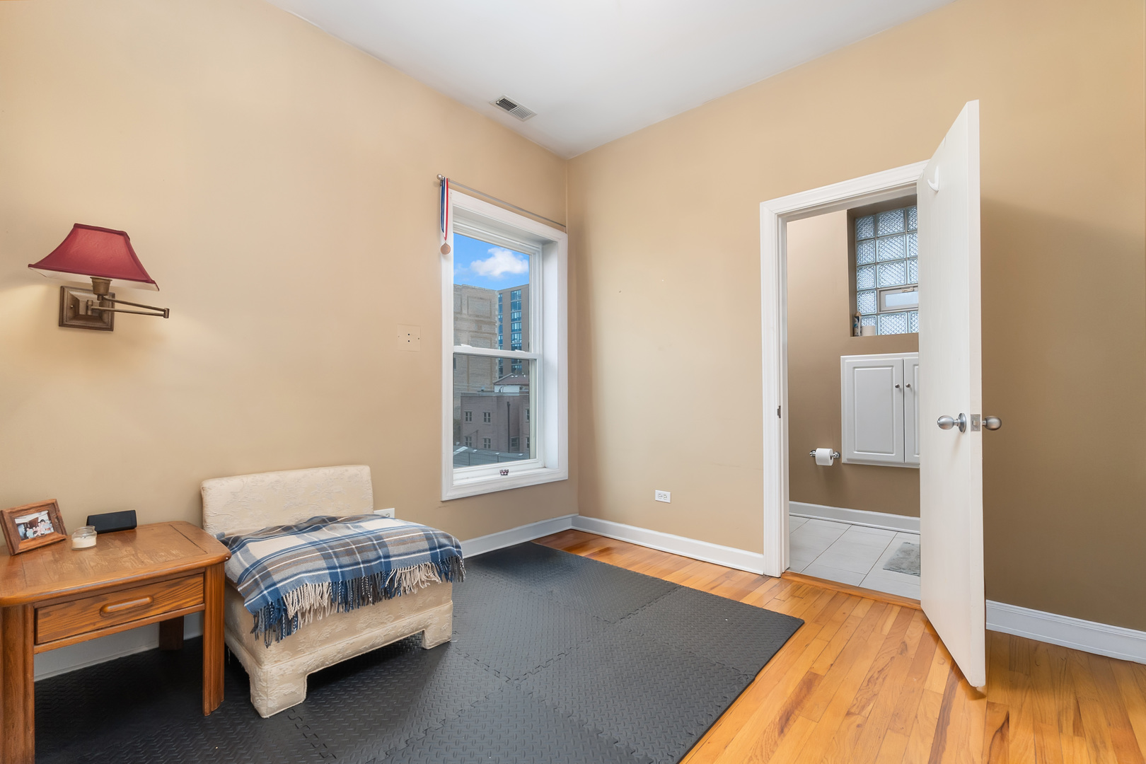 908 W Lakeside Place Unit: 3W