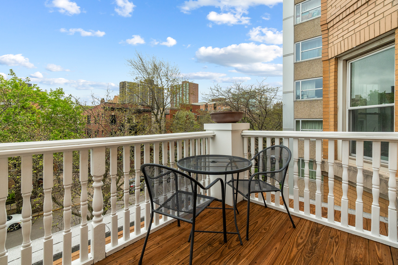 908 W Lakeside Place Unit: 3W
