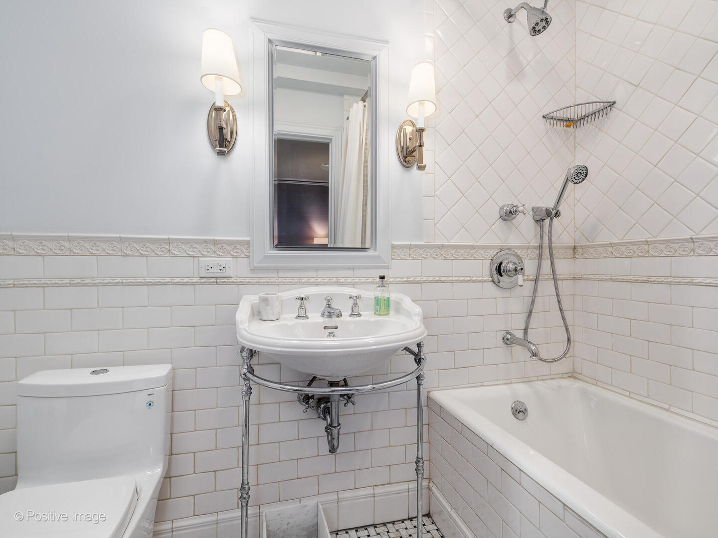 20 E Cedar Street Unit: 2D