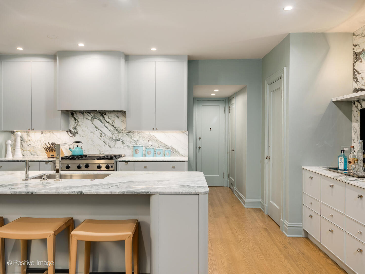 20 E Cedar Street Unit: 2D
