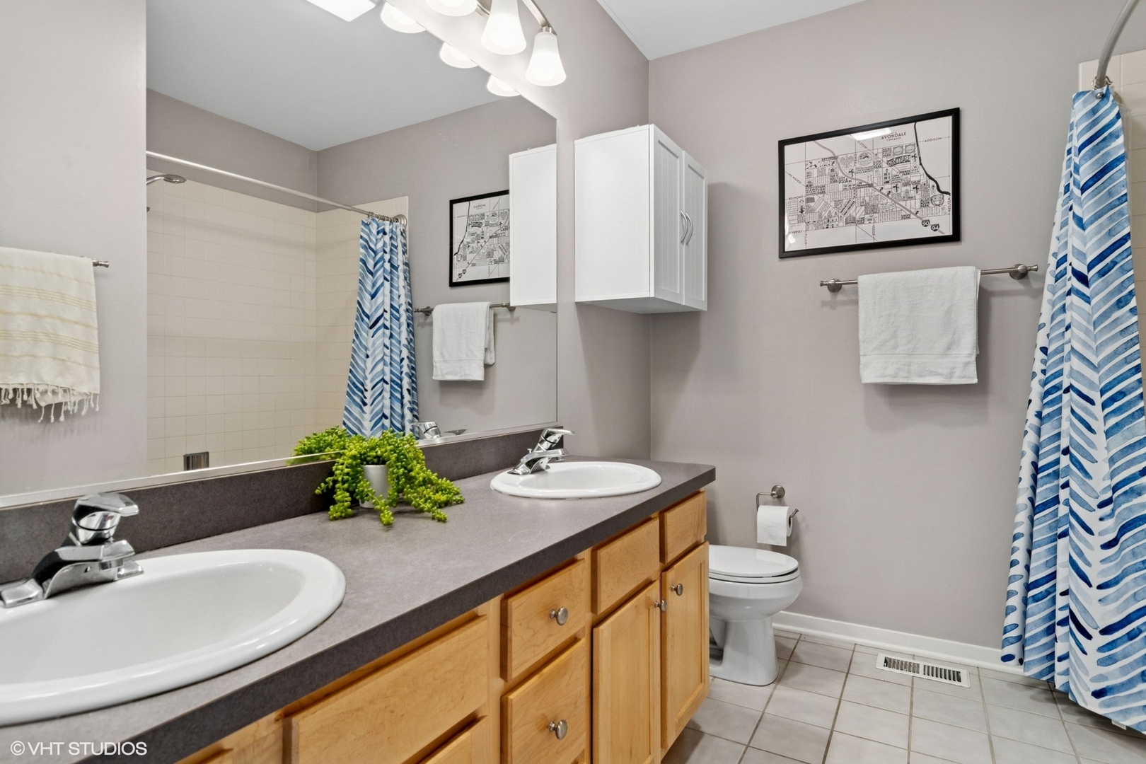 3524 W BELMONT Avenue