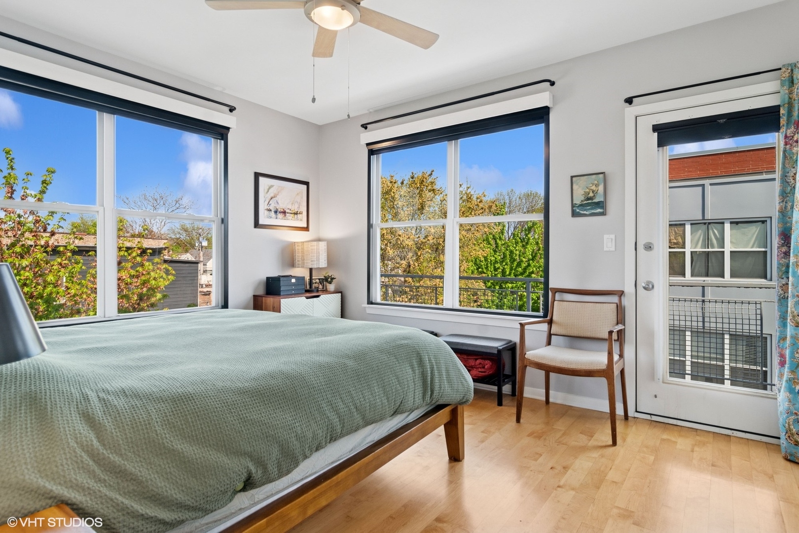 3524 W BELMONT Avenue