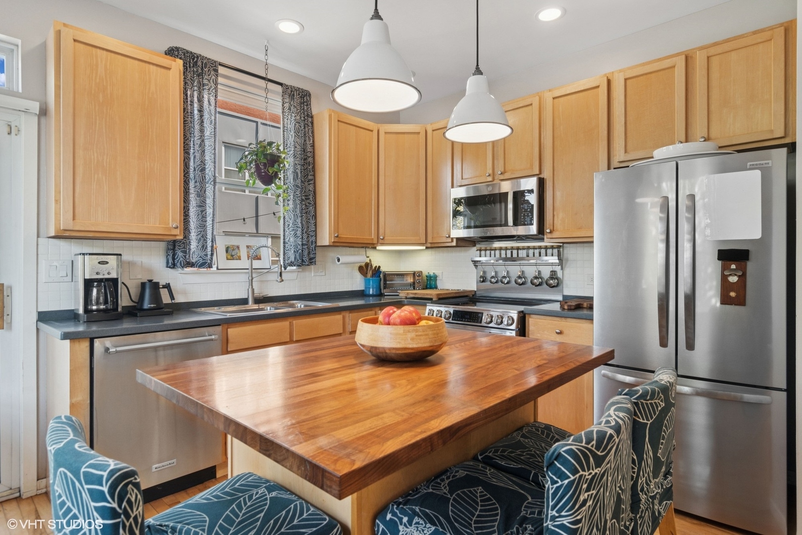 3524 W BELMONT Avenue