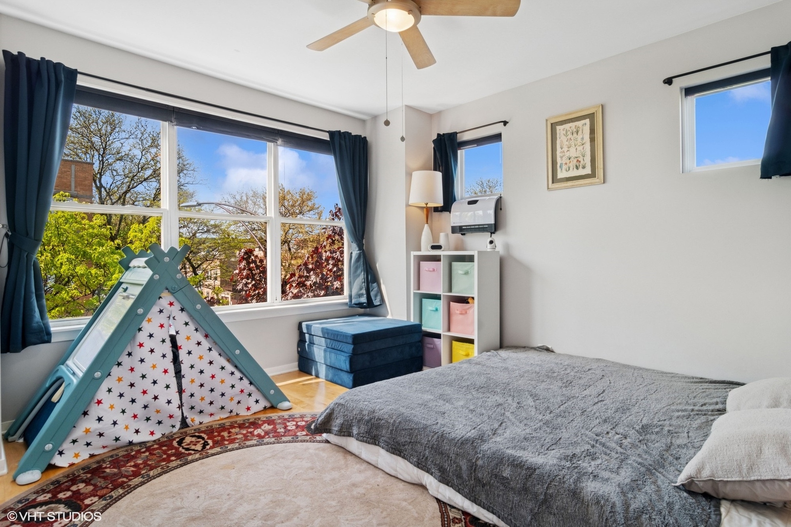 3524 W BELMONT Avenue