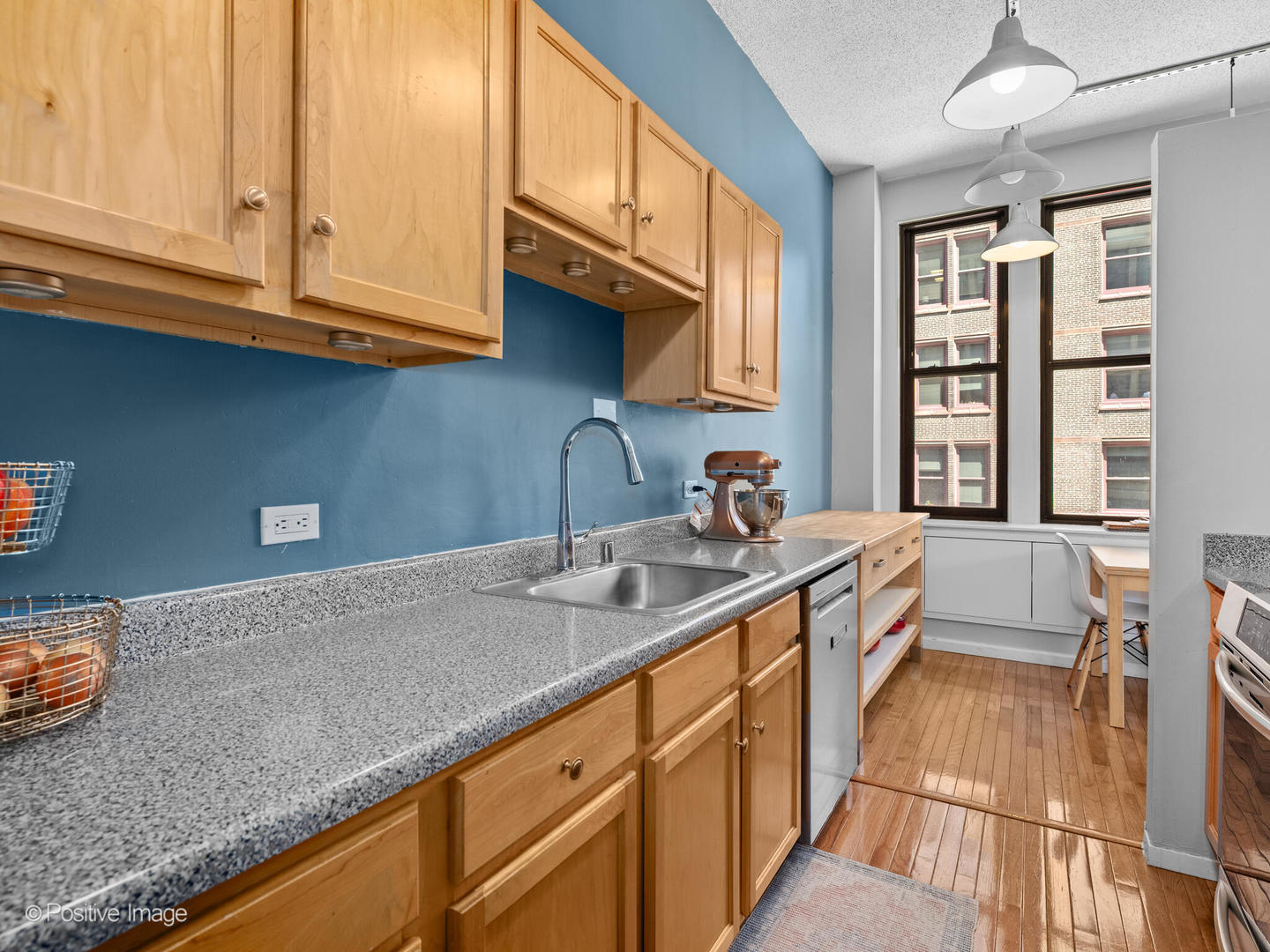 600 S Dearborn Street Unit: 302