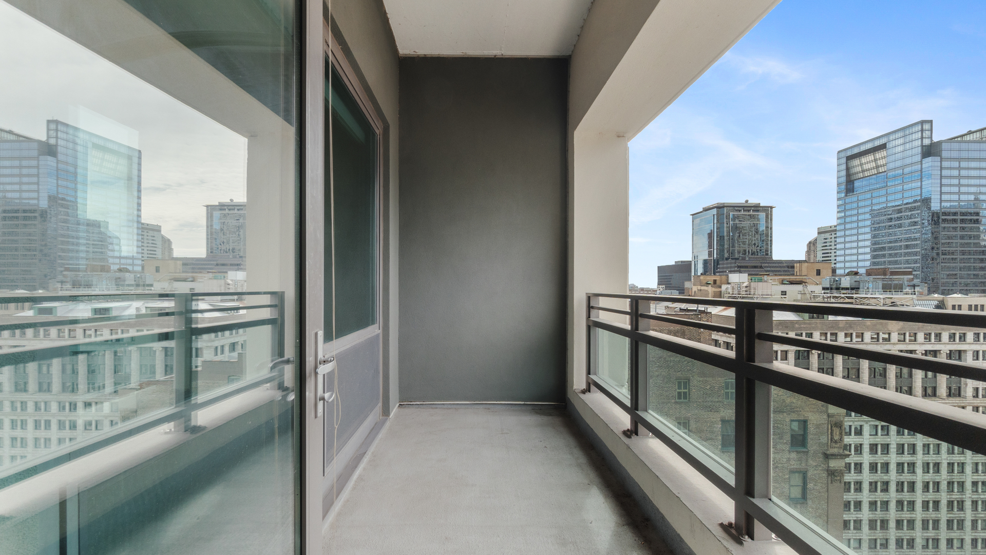 130 N GARLAND Court Unit: 2710