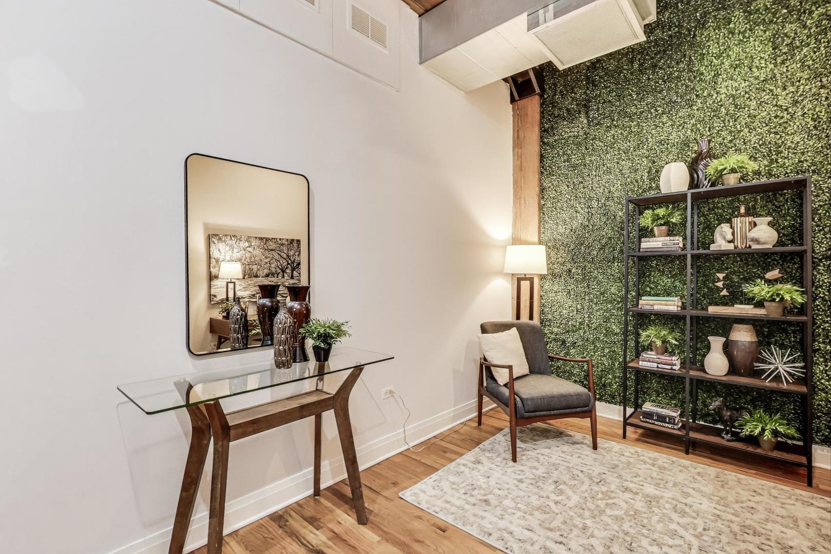 770 W Gladys Avenue Unit: 204