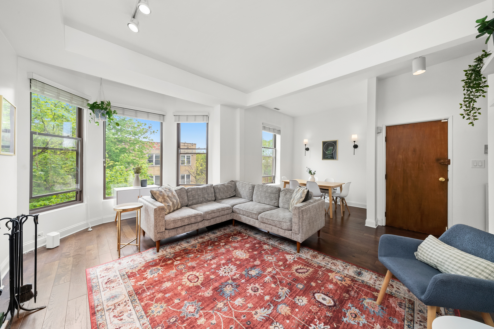 3055 N Seminary Avenue Unit: 3S