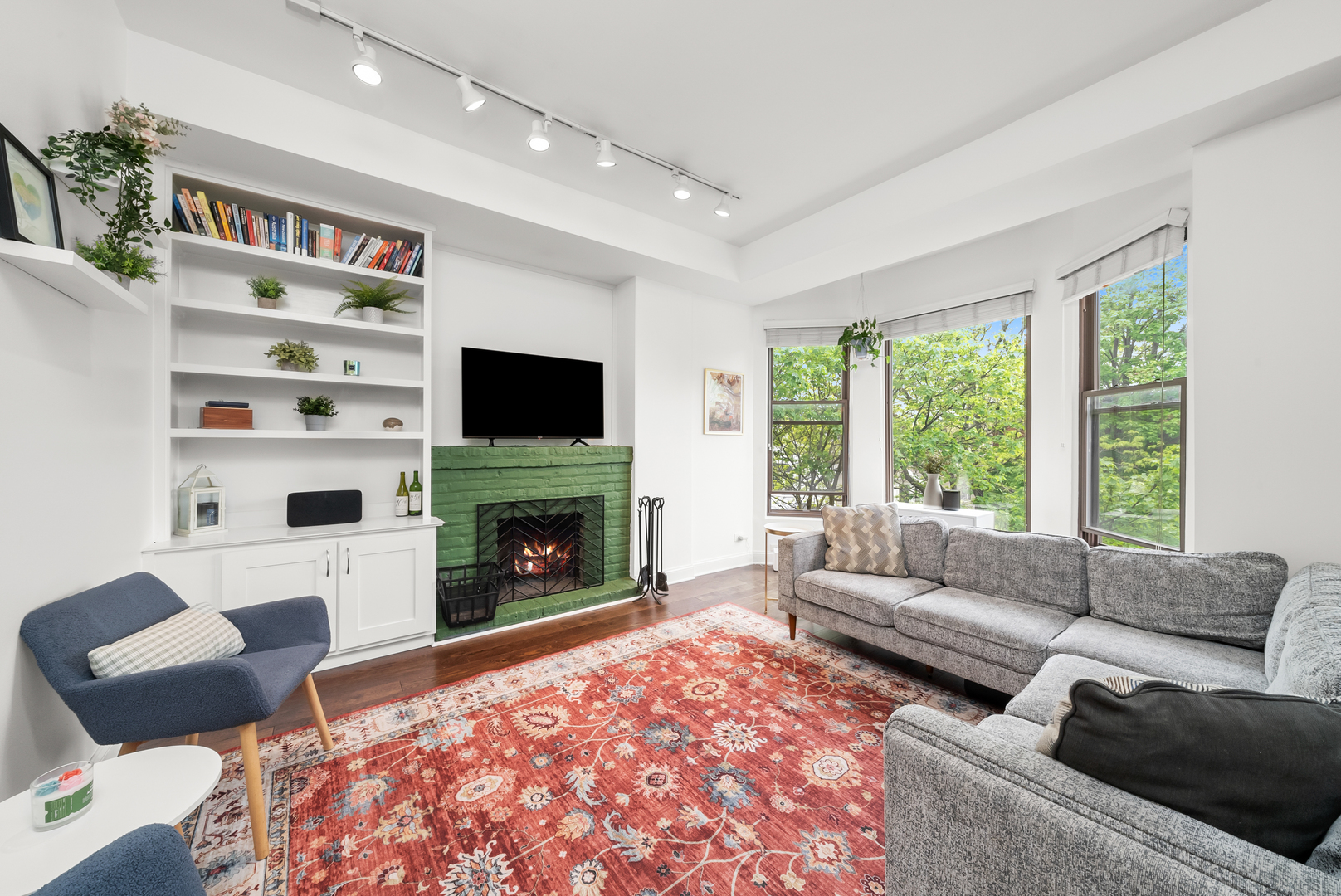 3055 N Seminary Avenue Unit: 3S